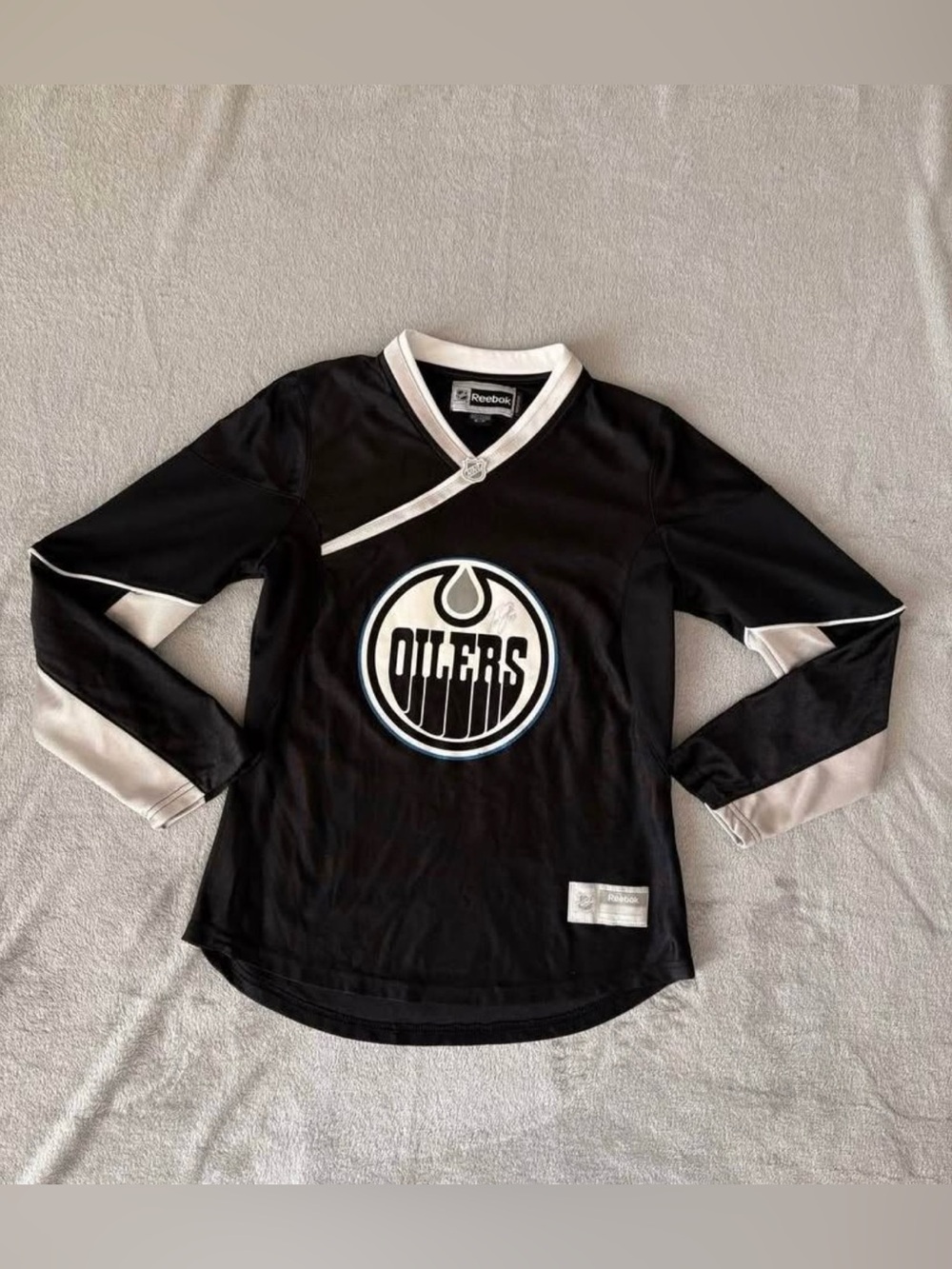 Women’s Reebok Edmonton Oilers Jersey Size S Signed Tom Gilbert #17